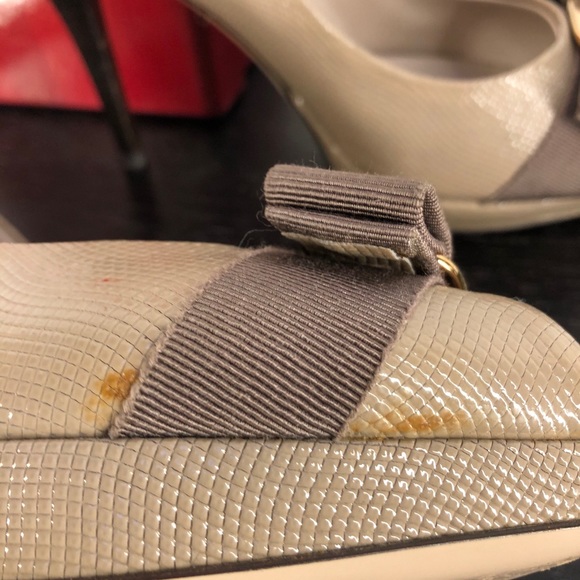 Salvador Ferragamo peep toe bow nude pumps size 7 - Picture 9 of 9